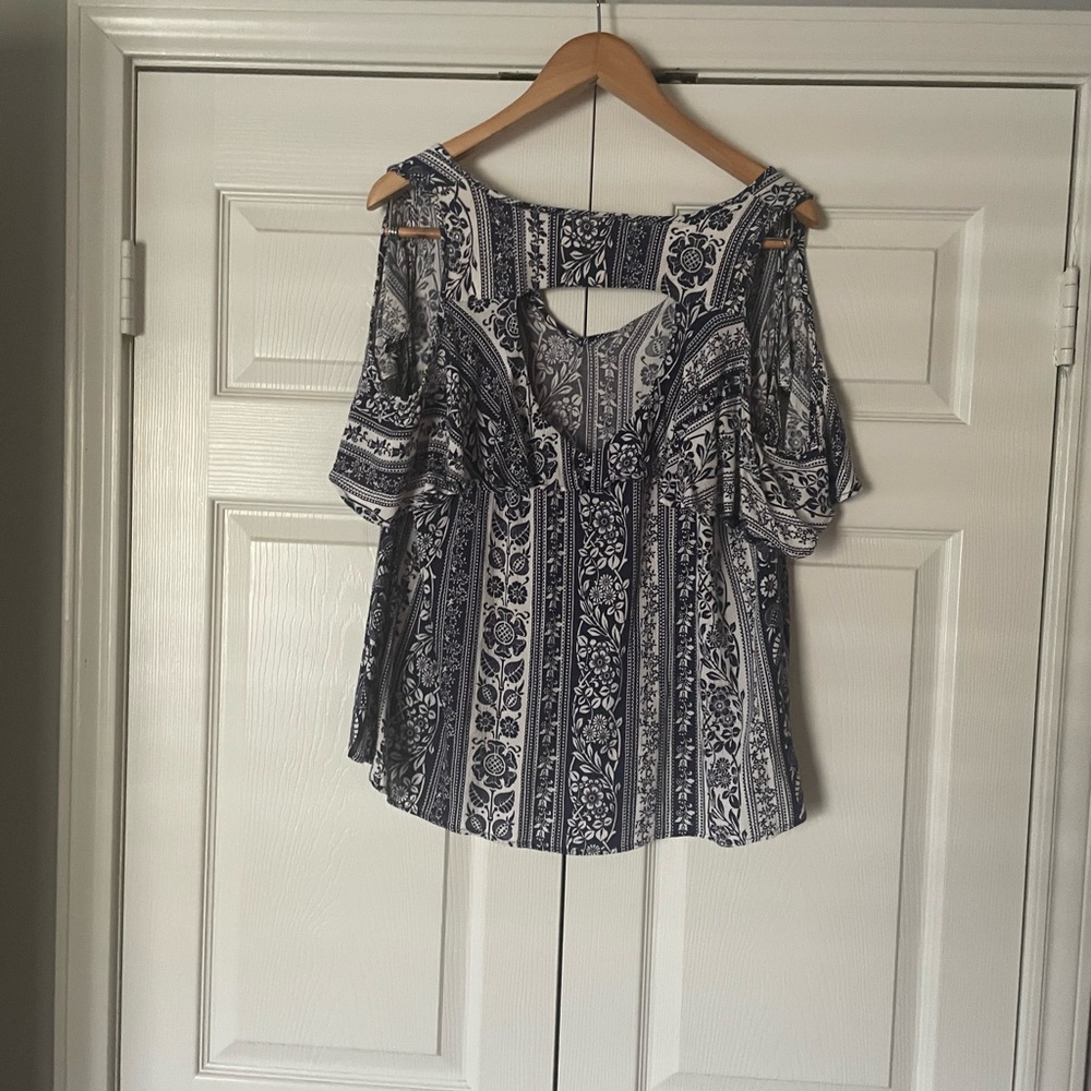 Cold Shoulder Top - Picture 2 of 4